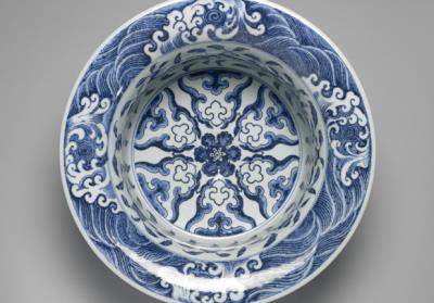 图片[2]-Angled-rim basin with flowers and waves decoration in underglaze blue, Qing dynasty, Qianlong reign (1736-1795)-China Archive